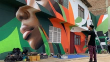 Mural de Infraestructura cautiva a propios y visitantes en el Bulevar de Oriente