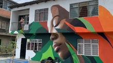 Mural de Infraestructura cautiva a propios y visitantes en el Bulevar de Oriente