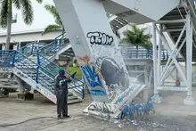 Con lavado de áreas públicas, la Alcaldía de Cali enluce puentes, hundimientos y sitios turísticos 