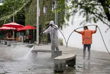 Con lavado de áreas públicas, la Alcaldía de Cali enluce puentes, hundimientos y sitios turísticos 