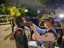Agentes de tránsito en alistamiento de primer grado para celebración del Halloween