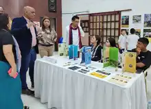 Jardín colgante biotecnológico, la novedad en la feria de la ciencia y el arte de la Institución Santo Tomás
