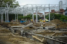Así avanza el proyecto movilizador Parque Pacífico, con sus letras monumentales listas para recibir a los visitantes y estructuras que se instalan para alojar las artesanías, bebidas y cocinas tradicionales como parte del recorrido cultural. 