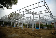 Así avanza el proyecto movilizador Parque Pacífico, con sus letras monumentales listas para recibir a los visitantes y estructuras que se instalan para alojar las artesanías, bebidas y cocinas tradicionales como parte del recorrido cultural. 