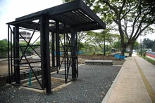 Así avanza el proyecto movilizador Parque Pacífico, con sus letras monumentales listas para recibir a los visitantes y estructuras que se instalan para alojar las artesanías, bebidas y cocinas tradicionales como parte del recorrido cultural. 