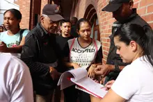 Cali se ilumina con inclusión: vendedores informales organizados para el Alumbrado Navideño 2023