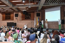Cali se ilumina con inclusión: vendedores informales organizados para el Alumbrado Navideño 2023