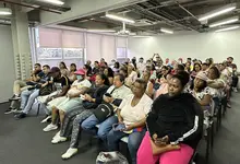 Vendedores informales se capacitan para participar en ‘Alumbrado Navideño’