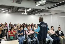Vendedores informales se capacitan para participar en ‘Alumbrado Navideño’