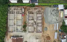Con grúas especializadas se instalan las columnas metálicas del IPC El Lido