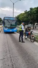 Juez dicta medida de aseguramiento intramural contra agresor de agente de tránsito.