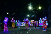 Alcalde se caminó ‘la alborada’ de luces multicolores para dar la bienvenida al tiempo más alegre del año