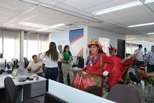 Los ‘diablitos de Siloé’ pregonan las Noticias de Puro Corazón