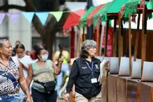 Vendedores informales se suman de manera coordinada al Alumbrado Navideño de Cali}