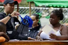 Vendedores informales se suman de manera coordinada al Alumbrado Navideño de Cali