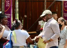 Vendedores informales se suman de manera coordinada al Alumbrado Navideño de Cali