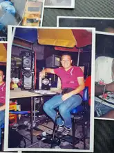 Turistas llegan a ‘Melassa’, un nuevo lugar que rinde tributo a la historia de los LP’s en Cali