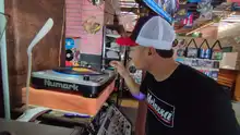 Turistas llegan a ‘Melassa’, un nuevo lugar que rinde tributo a la historia de los LP’s en Cali