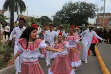 La chirimía llena de color el Bulevar de Oriente