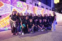 En familia y amigos, ciudadanos madrugan a disfrutar el alumbrado navideño de Cali