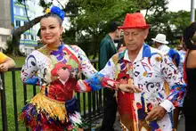 Brillo, color y elegancia, el atuendo que vistieron los bailarines del ‘Salsódromo Cali 2023’