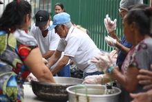 Personas mayores en situación de calle encuentran atención en Centros de Bienestar