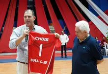 Secretaría del Deporte acompañó el emotivo homenaje a Francisco Chois, leyenda viva del voleibol colombiano