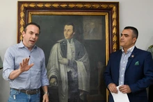 Retrato del prócer Joaquín de Cayzedo y Cuero fue entregado al alcalde Alejandro Eder por el Concejo de Cali