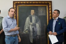 Retrato del prócer Joaquín de Cayzedo y Cuero fue entregado al alcalde Alejandro Eder por el Concejo de Cali