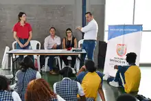 Secretaría de Vivienda se une a la campaña ‘Manos Rojas’ por la  protección de la niñez en el colegio Llano Verde