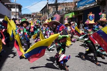 ¡Cuota artística caleña brilla en carnavales nacionales!
