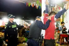 Alcaldía de Santiago de Cali y Policía Metropolitana lideran operativo contra la extorsión y el hurto en la galería de Santa Elena
