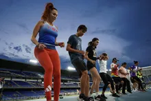 La pista atlética del estadio Pascual Guerrero también se puso en servicio en horario nocturno
