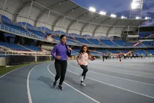 La pista atlética del estadio Pascual Guerrero también se puso en servicio en horario nocturno