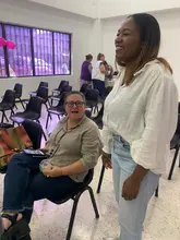 Las mujeres emprendedoras de la Comuna 5 siembran paz y esperanza