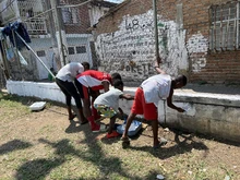 Vecinos del barrio El Retiro lideraron jornada para el mejoramiento de la  cancha del fútbol del sector