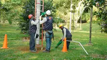 Emcali está instalando 380 nuevas luminarias led en el parque El Ingenio ¡Así avanza el plan de modernización!