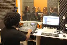 Cali celebra y fortalece el conocimiento de las niñas y mujeres en Tecnologías de la Información y las Comunicaciones
