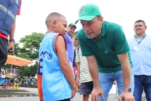 En compañía del alcalde de Cali, Alejandro Eder, los usuarios de la Ciclovida disfrutaron del Día Mundial de la Risa
