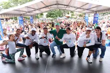 En compañía del alcalde de Cali, Alejandro Eder, los usuarios de la Ciclovida disfrutaron del Día Mundial de la Risa