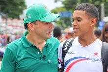 En compañía del alcalde de Cali, Alejandro Eder, los usuarios de la Ciclovida disfrutaron del Día Mundial de la Risa