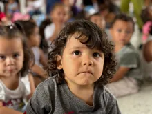Pasos de Alegría: la Subsecretaría de Atención a la Primera Infancia acompañó a la Gestora Social de Cali en una donación de zapatos a niños y niñas de la Comuna 20