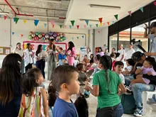 Pasos de Alegría: la Subsecretaría de Atención a la Primera Infancia acompañó a la Gestora Social de Cali en una donación de zapatos a niños y niñas de la Comuna 20