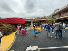 Pasos de Alegría: la Subsecretaría de Atención a la Primera Infancia acompañó a la Gestora Social de Cali en una donación de zapatos a niños y niñas de la Comuna 20