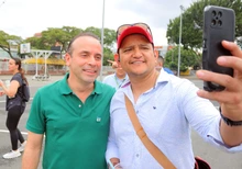 En compañía del alcalde de Cali, Alejandro Eder, los usuarios de la Ciclovida disfrutaron del Día Mundial de la Risa