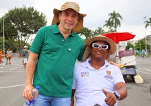 En compañía del alcalde de Cali, Alejandro Eder, los usuarios de la Ciclovida disfrutaron del Día Mundial de la Risa