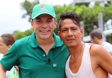En compañía del alcalde de Cali, Alejandro Eder, los usuarios de la Ciclovida disfrutaron del Día Mundial de la Risa