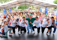En compañía del alcalde de Cali, Alejandro Eder, los usuarios de la Ciclovida disfrutaron del Día Mundial de la Risa