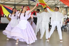 Directivos docentes y maestros del sistema educativo oficial de Cali fueron homenajeados en su día