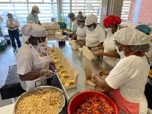 Un total de 1300 personas se benefician cada fin de semana a través de raciones alimenticias en el Tecnocentro